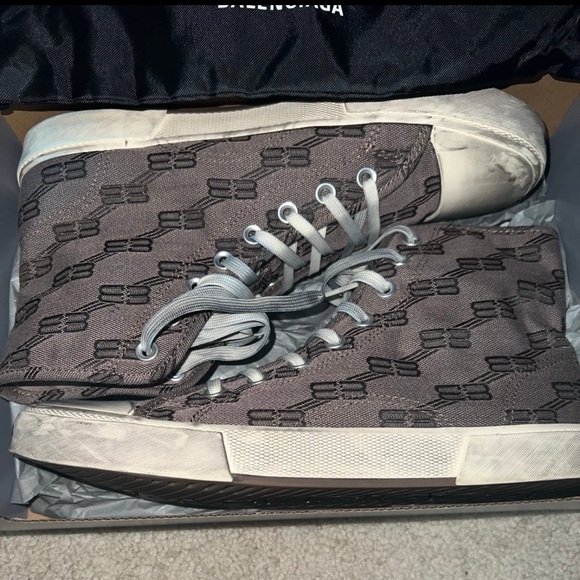 Balenciaga - Picture 7 of 8